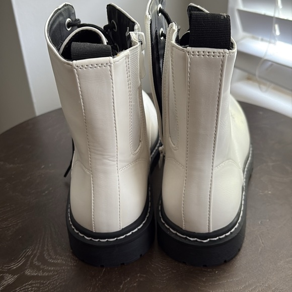 Size 9WW - Torrid White Boots - Never Worn - Picture 4 of 7